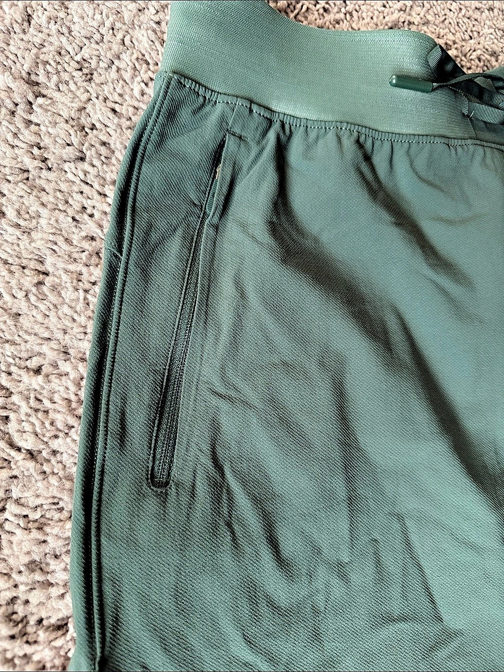 lululemon License to Train High-Rise Short 4" Green Size 8 - Picture 2 of 7